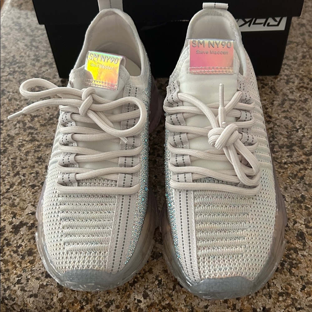 Steve Madden Maxima Rhinestone Sneakers Size 3 NWOT - Picture 2 of 8